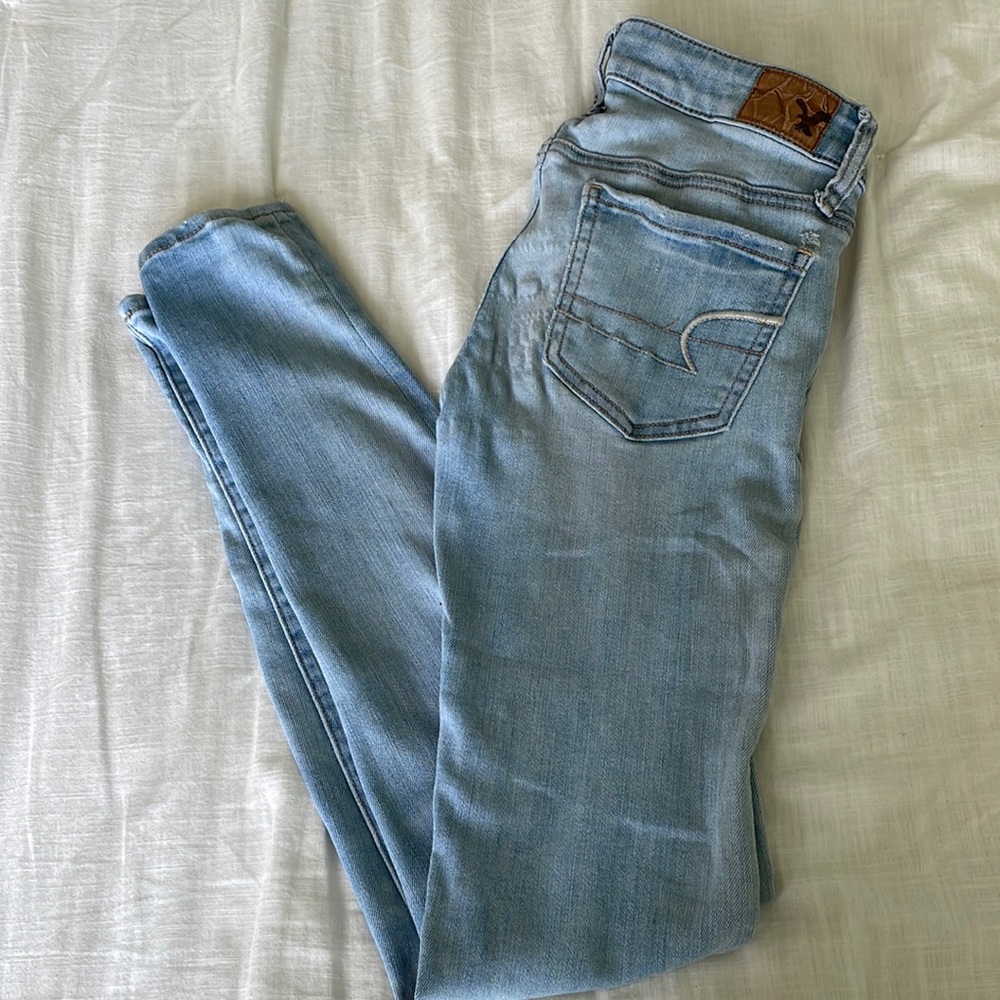 American eagle light wash skinny jeans.